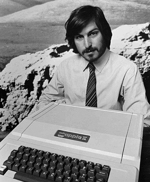 Стив Джобс и Apple II (фото конца 70-х)
