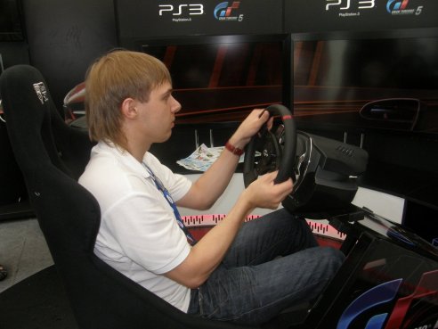5ти- экранная система GameSTUL для Gran Turismo 5
