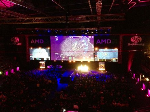 Широкими шагами развивается киберспорт.И нынешний DreamHack Winter 2011 тому доказательство!
