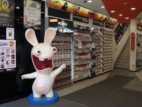 На входе в GameStop