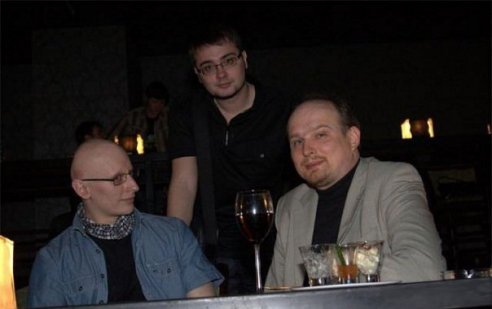 Дмитрий Dilvish Смит (справа). Первый КЛ нашего героя. Создатель самого жесткого и бескомпромиссного русского клана в истории всех американских и европейских серверов (пиндосы плакали и в ужасе сваливали с серверов), непревзойденный стратег и по совместительству Председатель Федерации Компьютерного Спорта России